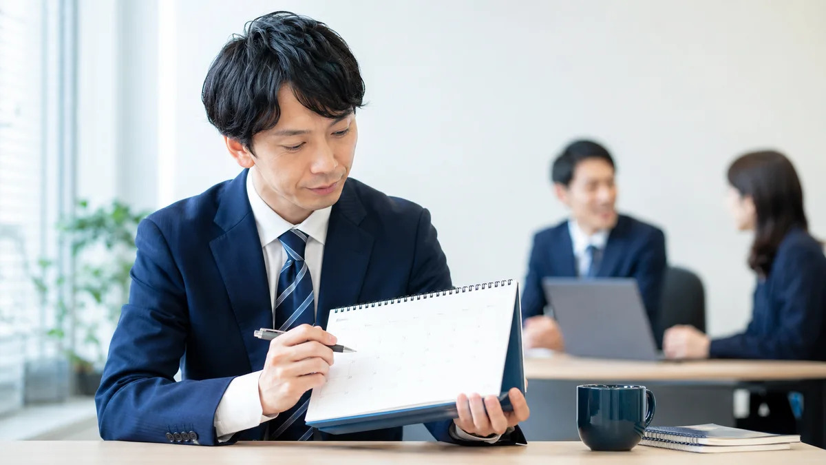 包茎手術を職場に知られにくくする予定の立て方を解説するイメージ