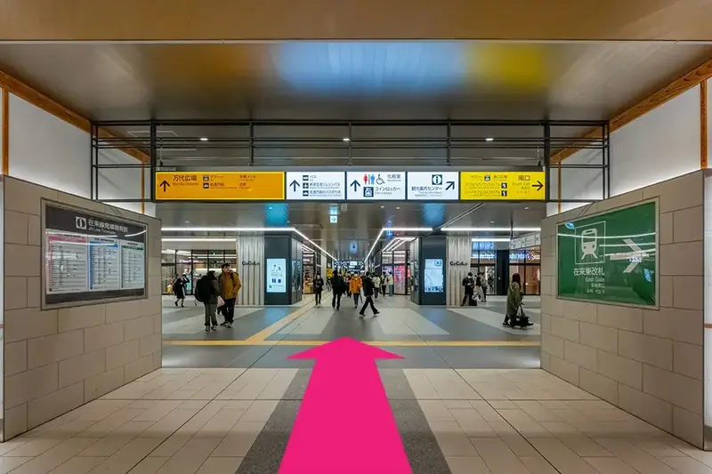 新潟駅 「従来線東改札口」を出て直進します