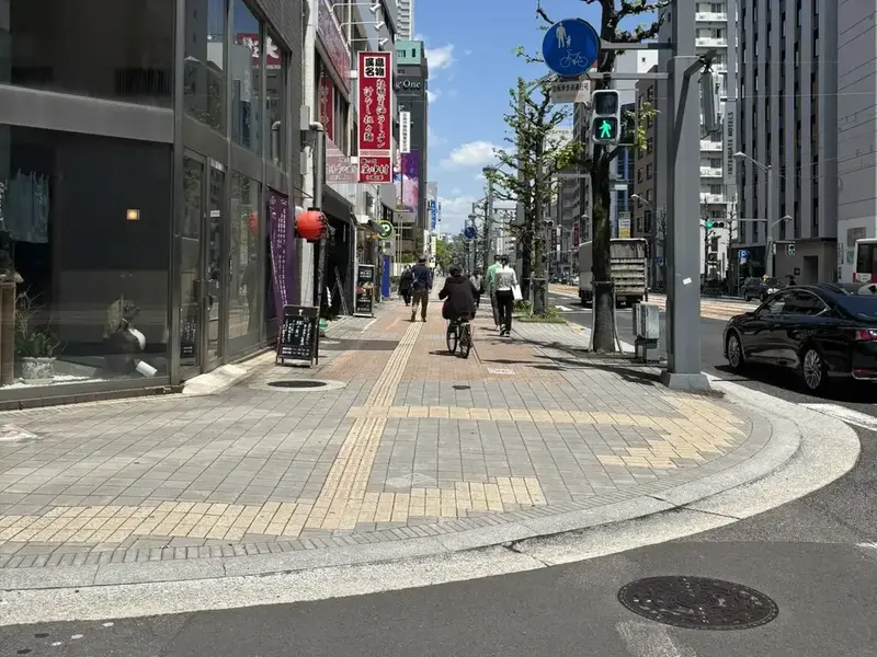 そのまま直進を続けます。