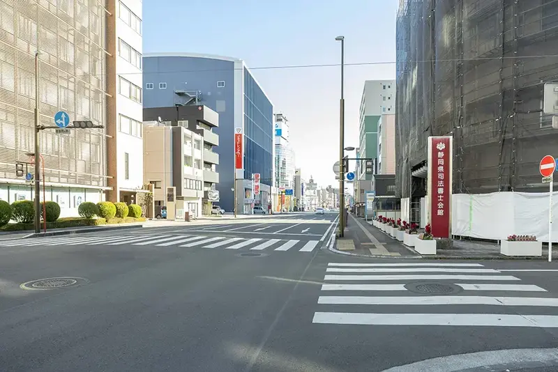 さらに3つ目の横断歩道も直進