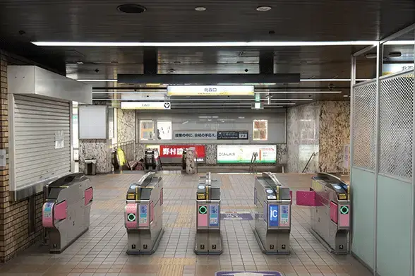 高野線「堺東駅」北西口を出ます。