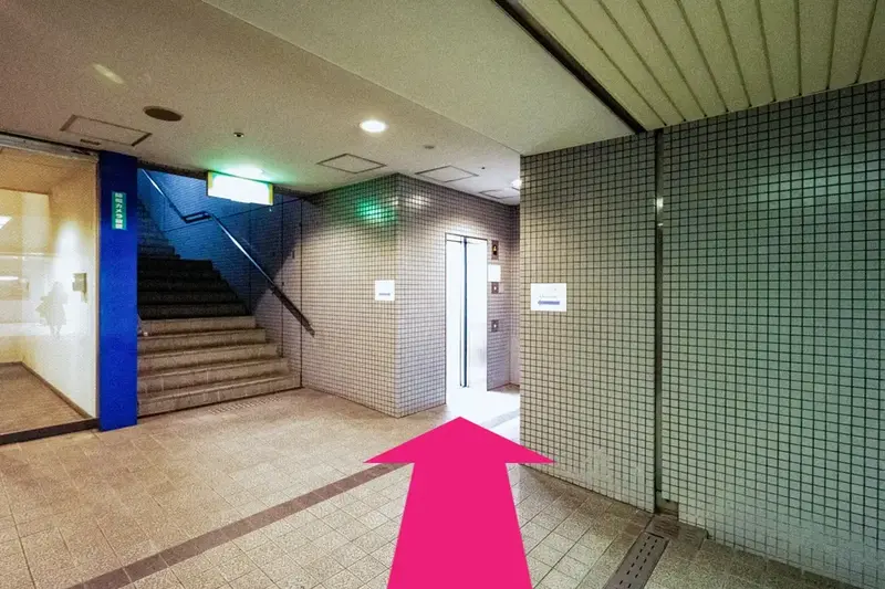 エレベータで地上階へ。
