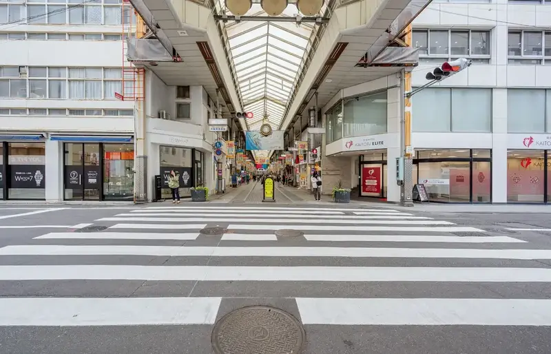 横断歩道を直進。