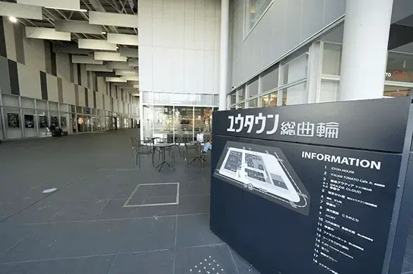 ユウタウン総曲輪を通り抜けます。