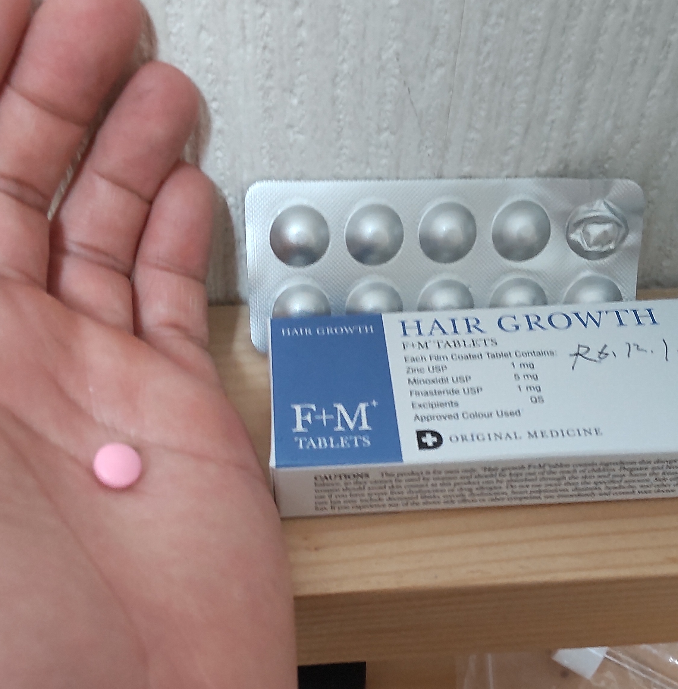 フィナステリドとミノキシジルが混合された治療薬の錠剤
